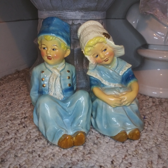 EUC Vintage Little Dutch Boy & Girl Sitting Figures